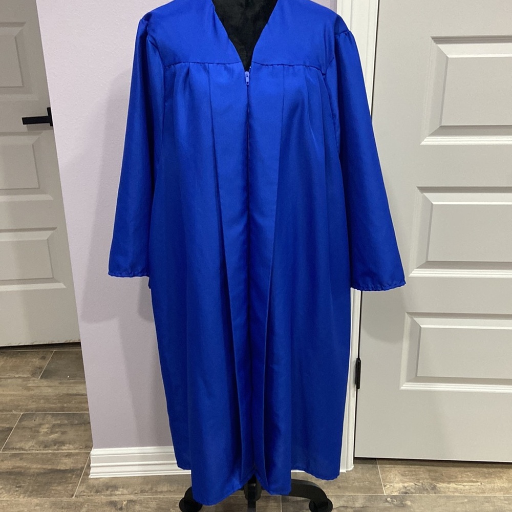 Gown - Picture 3 of 4